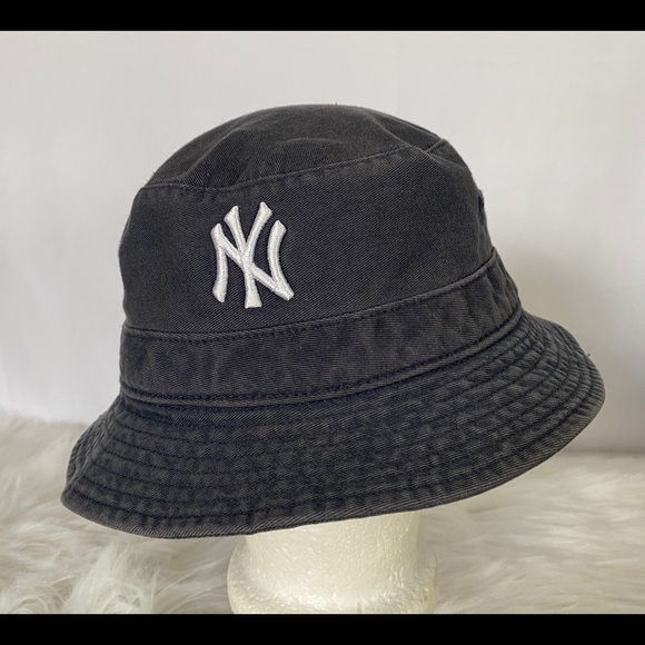 Yankees Other - MBL Yankees Vintage Bucket Hat